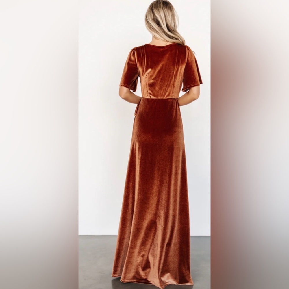 Baltic Born Meghan Velvet Wrap Maxi Dress
Spice Color Size 3XL - Picture 3 of 7